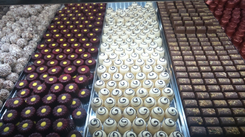 chocolaterie-LA TOUR-min_chocolates_milk_chocolate_white_chocolate_truffles_candy_food_treat_cacao-1213769