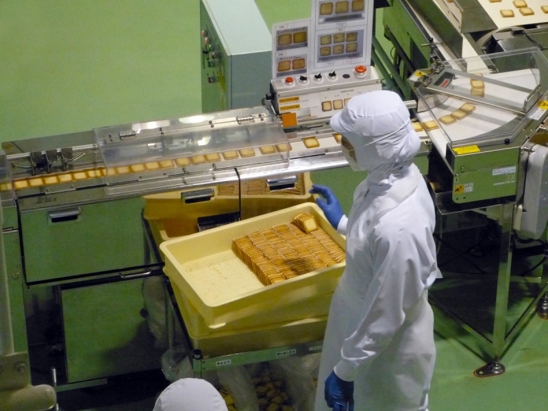 chocolaterie-LA TOUR-min_japan_sapporo_chocolate_factory_label_packaging_cookie_machine_operator-961505